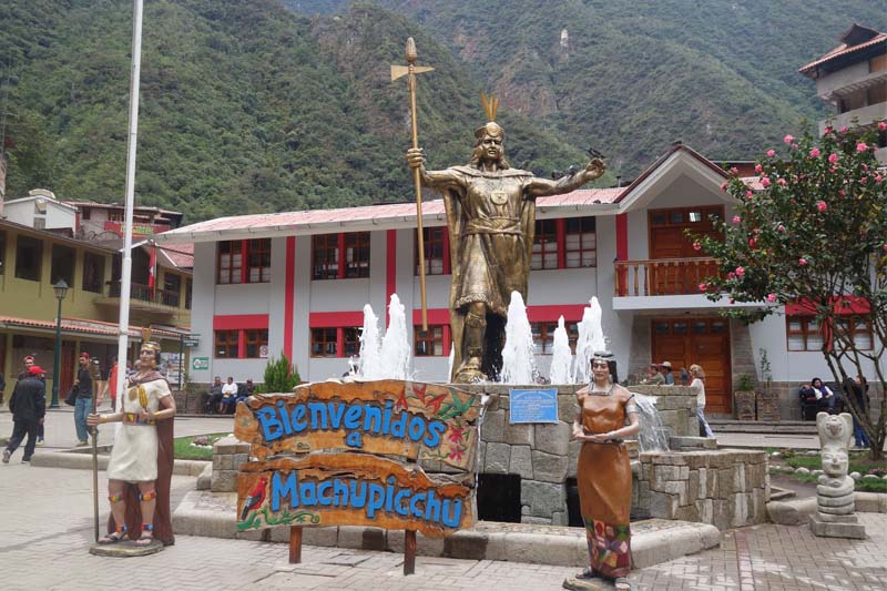 Aguas Calientes Plaza principal de Machu Picchu pueblo