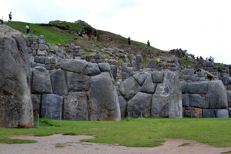 Colosales piedras de Sacsayhuamán
