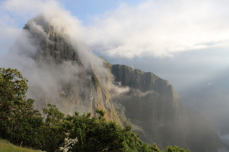 Huayna Picchu en las nubes