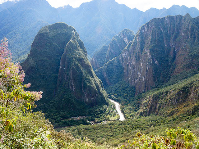 Rückansicht der Berge Huayna Picchu und Putucusi