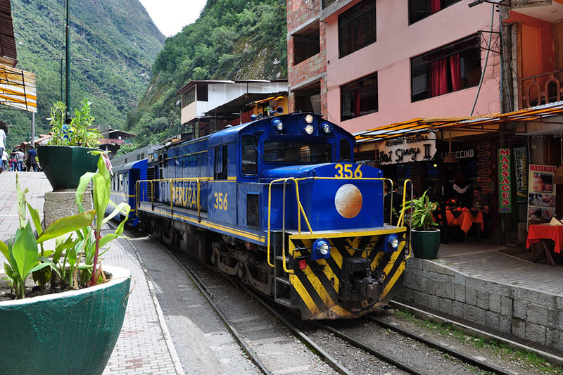 Return train Machu Picchu to Ollaytambo