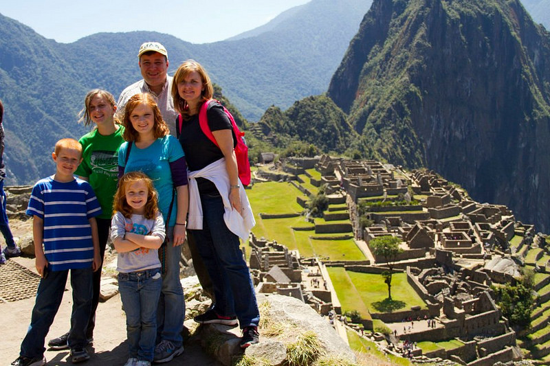 Crianças em Machu Picchu