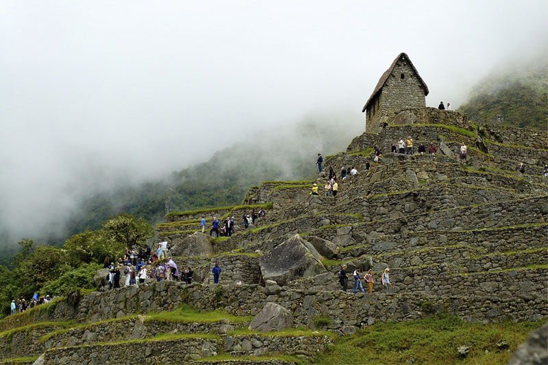 Machu Picchu al amanecer en temporada alta Machu Picchu amanecer temporada alta