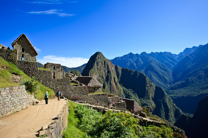 Machu Picchu und sein schöner blauer Himmel der Trockenzeit