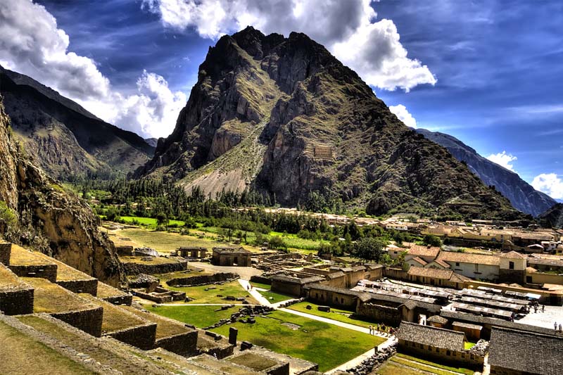 Service de bus pour Ollnataytambo et train pour Machu Picchu