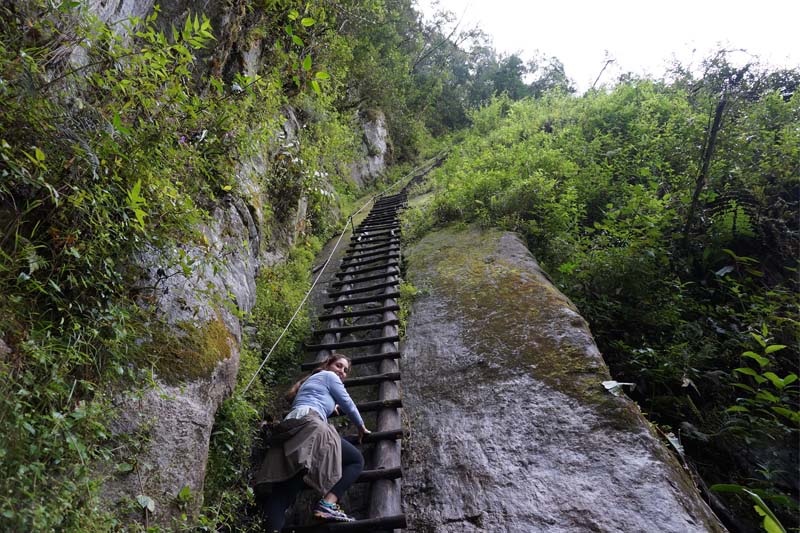 Escalader la montagne Putucusi est un exploit.  mais le prix est suprême quand il atteint son apogée