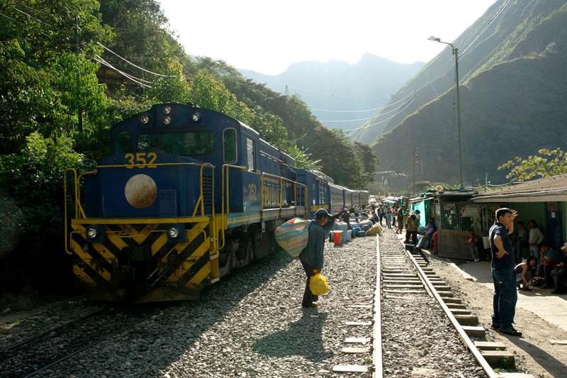 Tren local - Machu Picchu tren local machu picchu