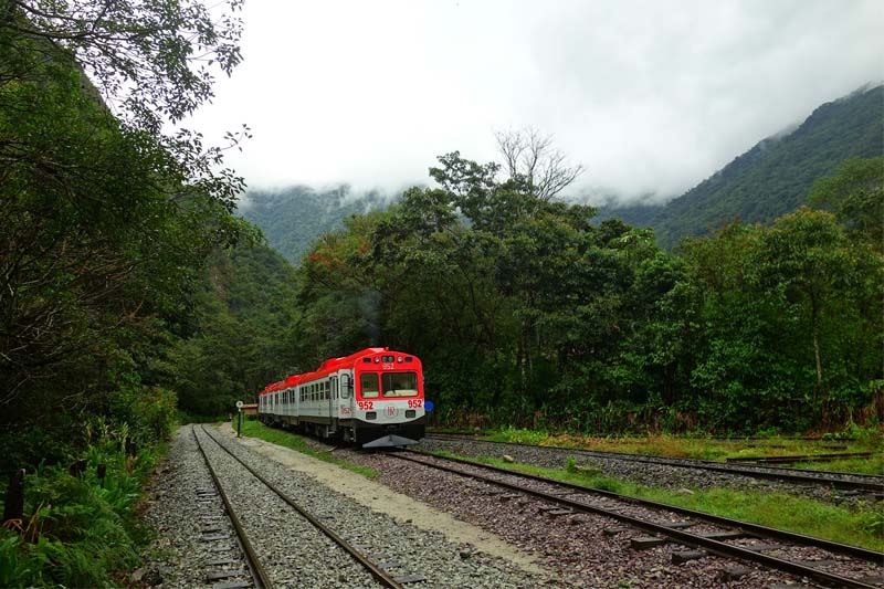 Train Ollantaytambo - Machu Picchu