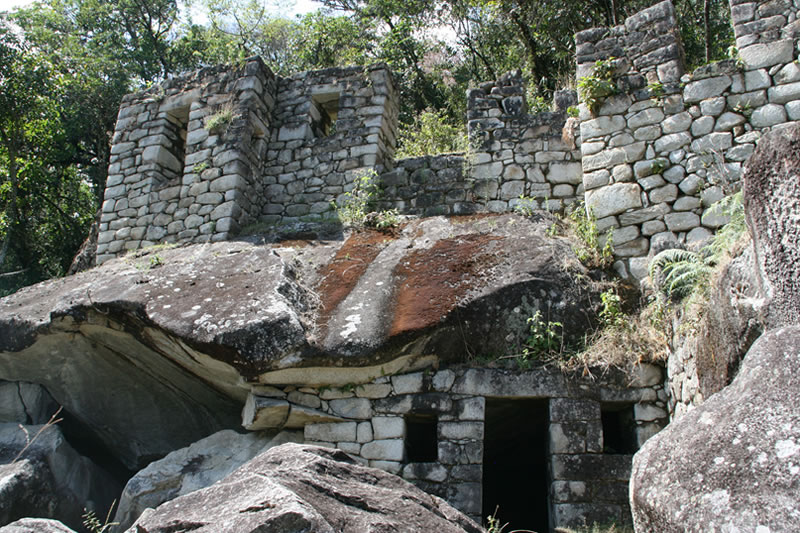 templo de la luna montaña huayna picchu