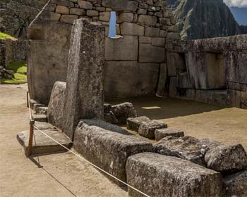 Monolito que existió en la Plaza Principal de Machu Picchu