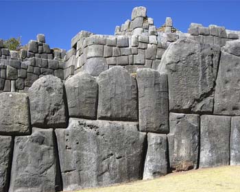 Escritura de 30.000 años de antigüedad en Sacsayhuamán