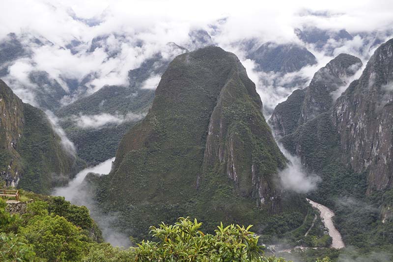 Vista a montanha Putucusi em Machu Picchu