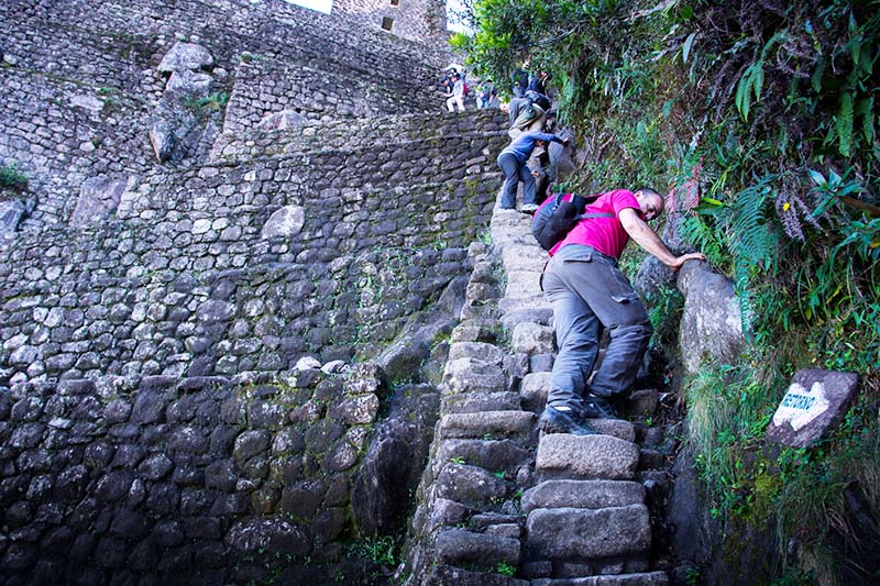 Escadas da morte na subida à montanha Huayna Picchu