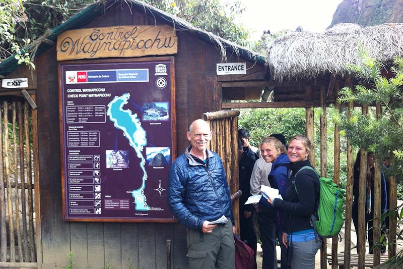 Tourists at the entrance to Huayna Picchu Mountain