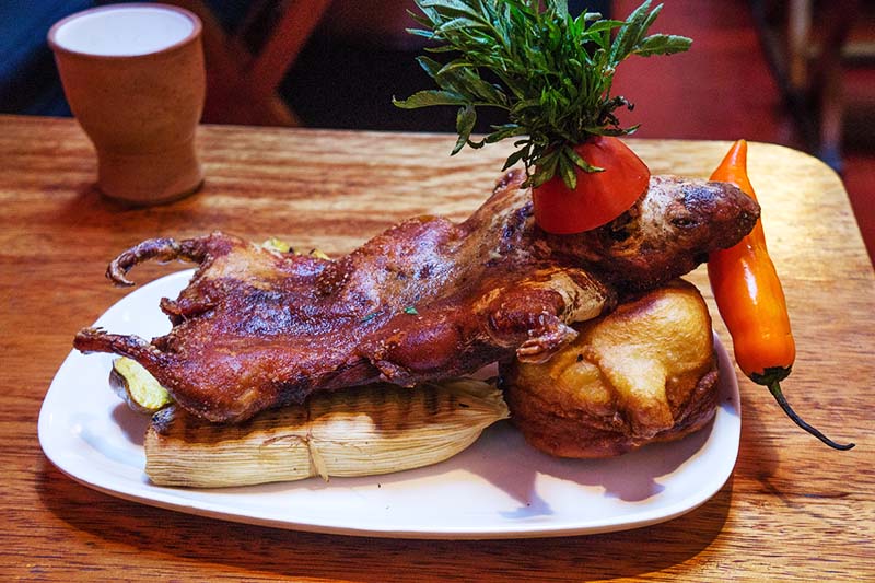 Plato de cuy al horno