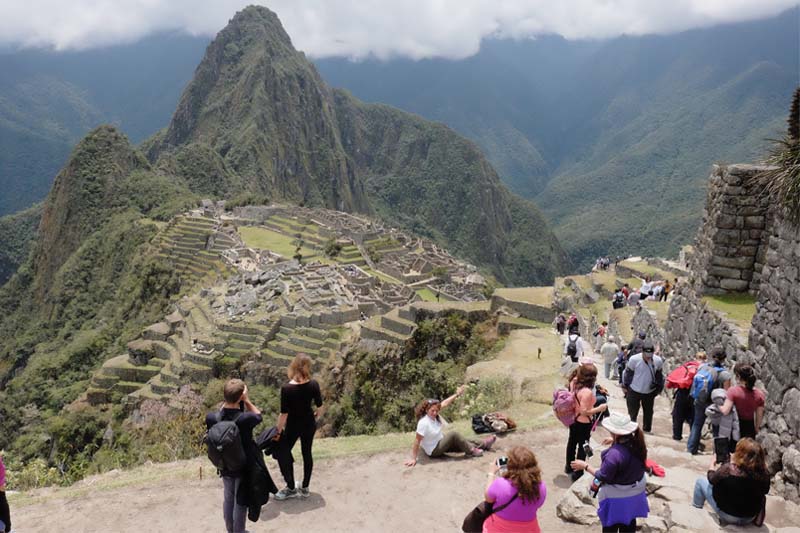 Machu Picchu Turistas llegando a Machu Picchu