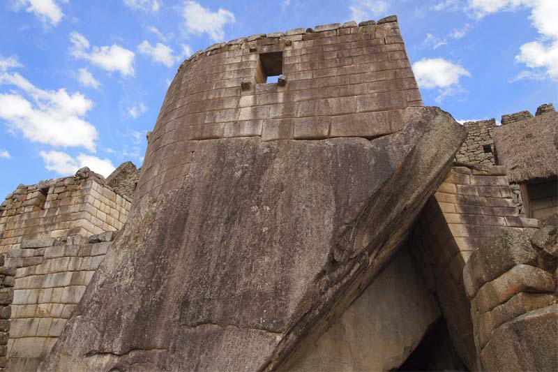 Grotta sotto il tempio del sole