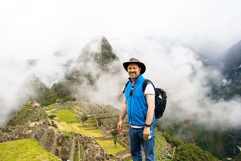 Machu Picchu cubierta por la niebla