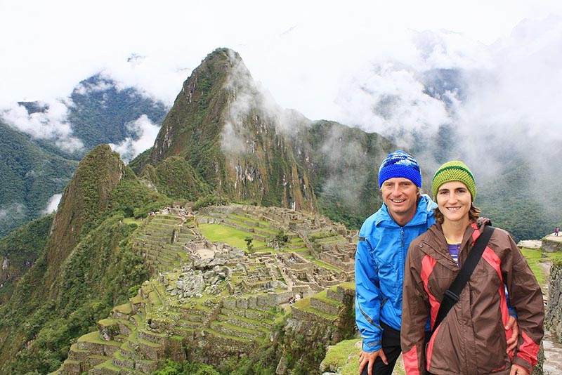  Machu Picchu cubierta por la niebla