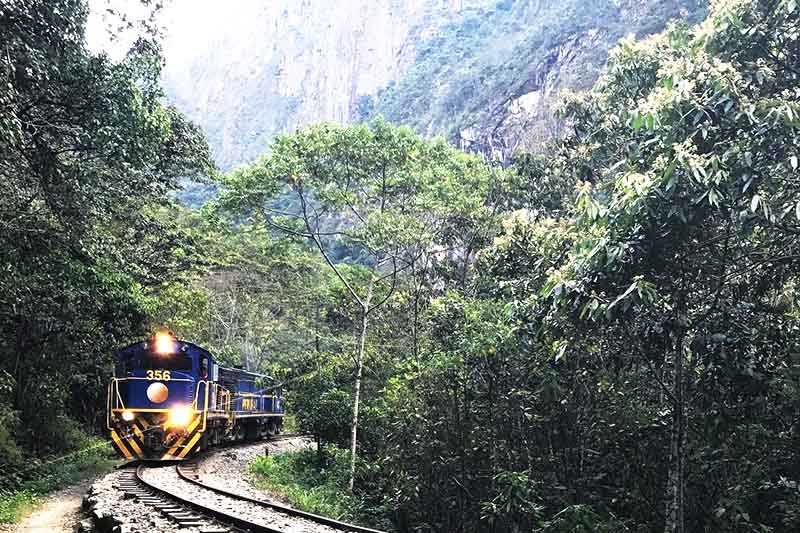 Tren con rumbo a Machu Picchu