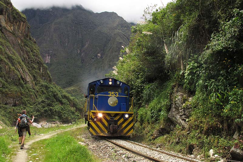 Train Machu Picchu and Huayna Picchu