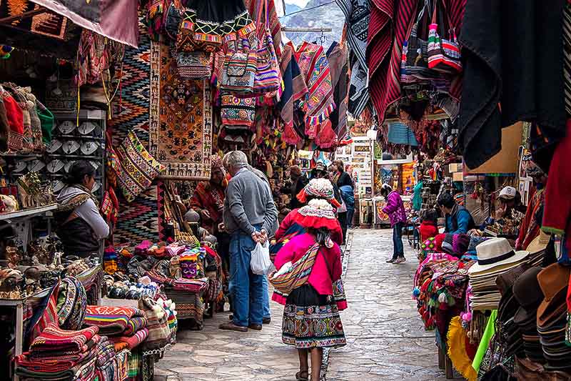 Interior del mercado artesanal de Pisac