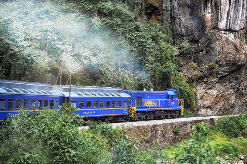 Tren con rumbo a Machu Picchu