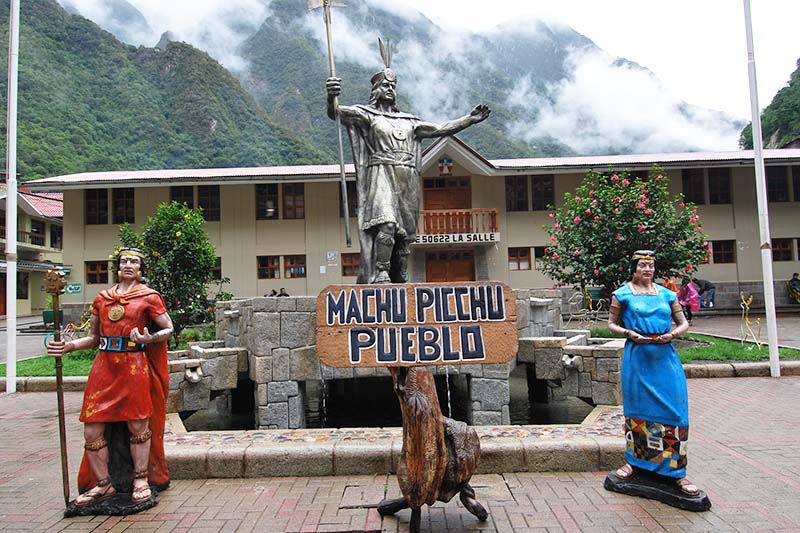 Plaza principal de Machu Picchu Pueblo