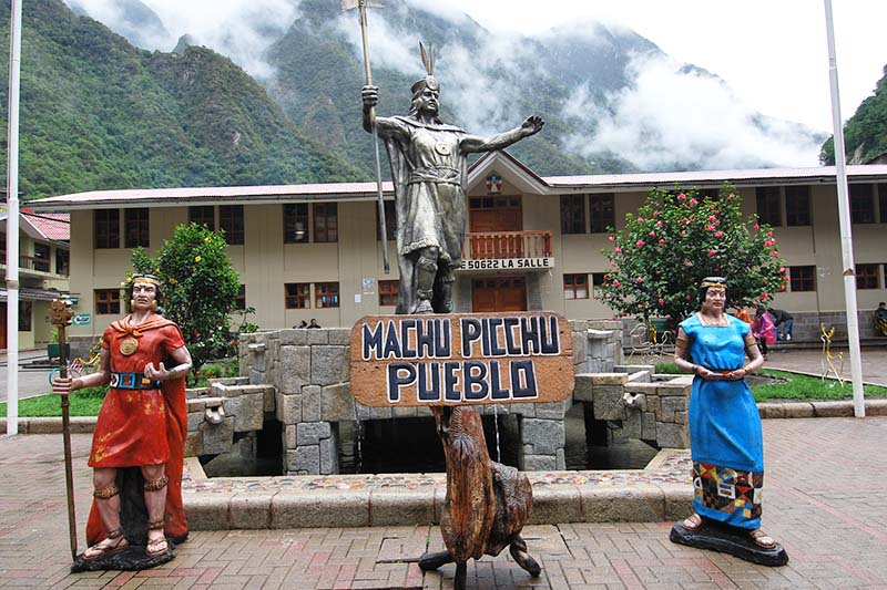 Praça principal de Machu Picchu Pueblo