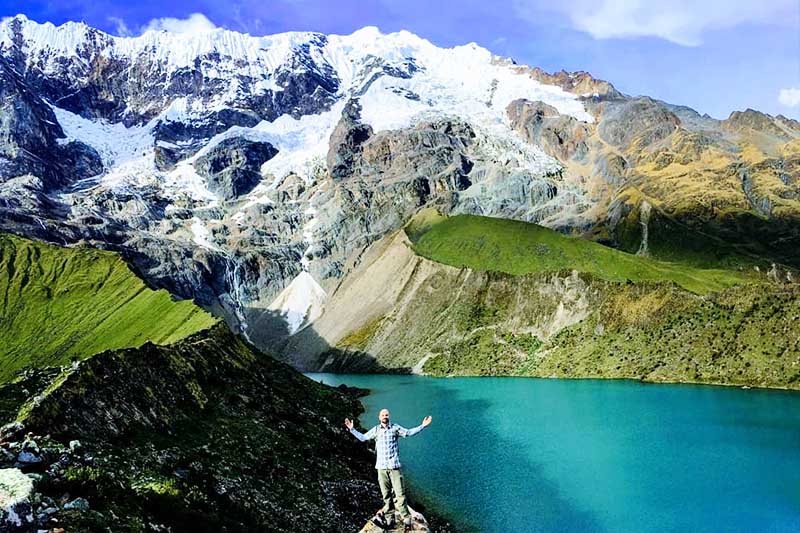 Vista de los gelidos pasos de montaña de la excursion por el Salkantay