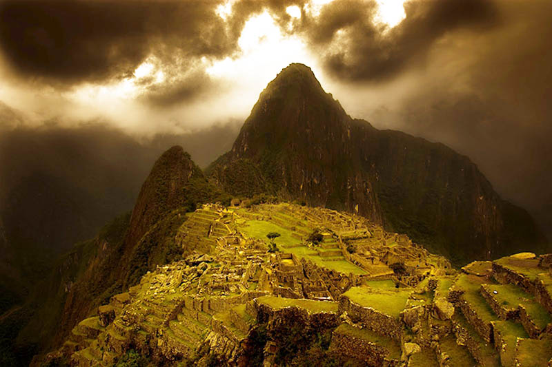 Machu Picchu en la noche