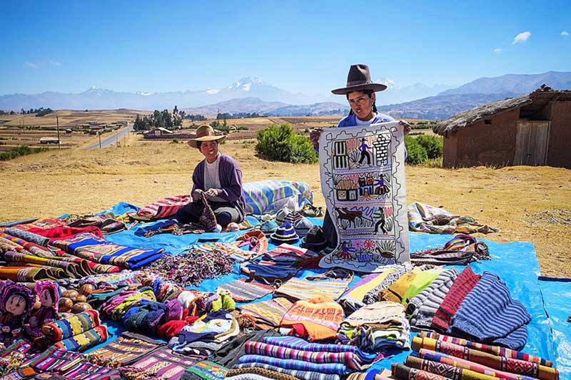 Vendedor de souvenirs em Cusco