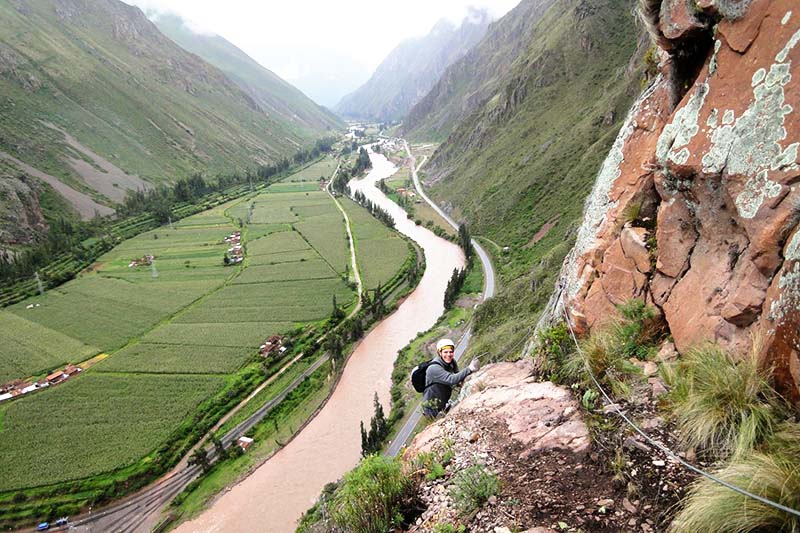 Turista en el Valle Sagrado de los Incas