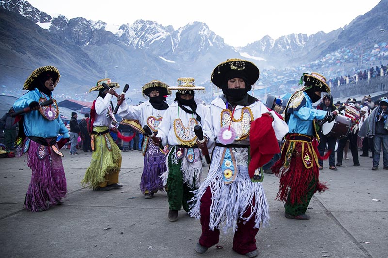 Bailarines en la peregrinación del Señor de Qoyllur Rit’i