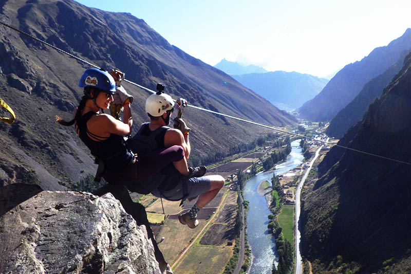 Zipline - Valle Sagrado de los Incas Pareja haciendo zipline en el Valle Sagrado de los Incas