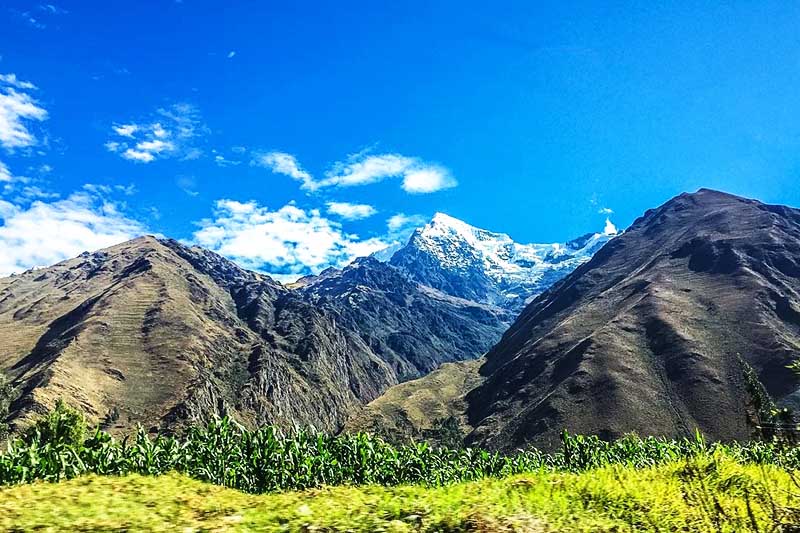 Vista de campos de cultivo de maíz en el Valle Sagrado de los Incas