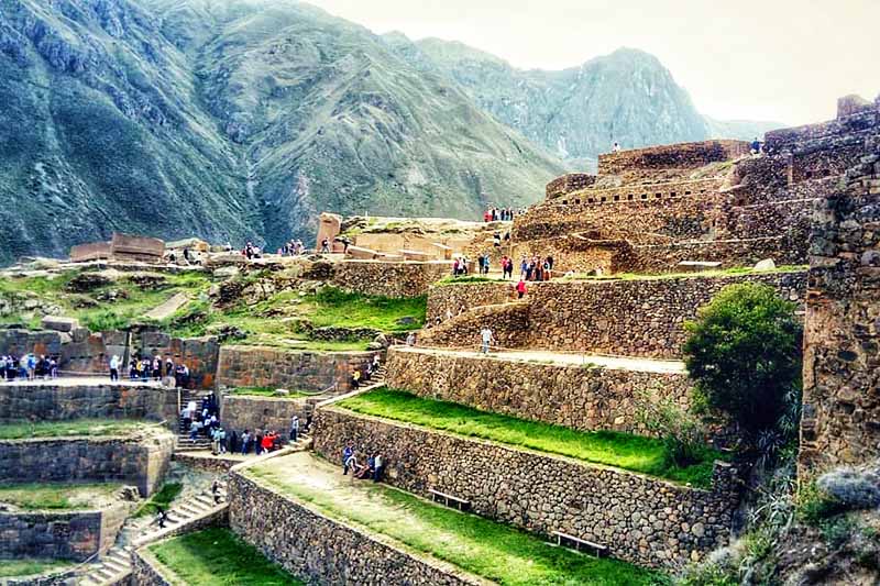 Andenes agrícolas ubicados en la fortaleza de Ollantaytambo