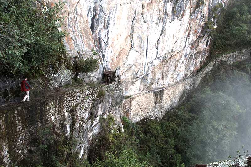 Puente inca en Machu Picchu