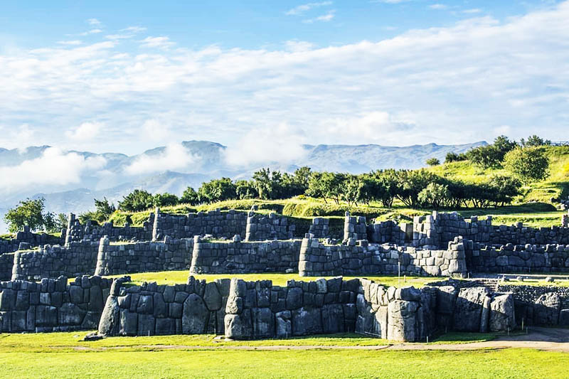 Vista panoramica de la fortaleza de Sacsayhuaman