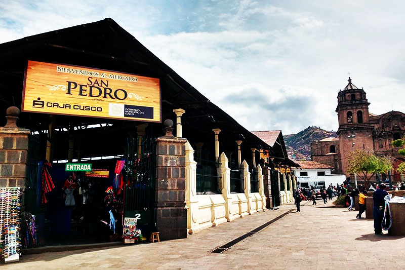 Vista del mercado de San Pedro en Cusco