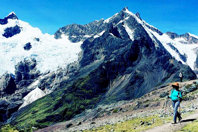 Tourist doing the Lares Trek