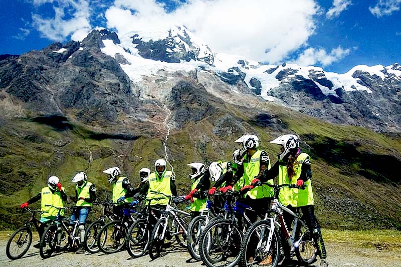 Ciclistas del Inca Jungle