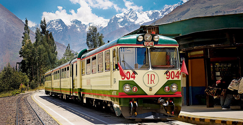 Treno alla stazione ferroviaria di Ollantaytambo