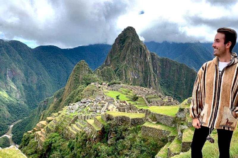 Turista en Machu Picchu