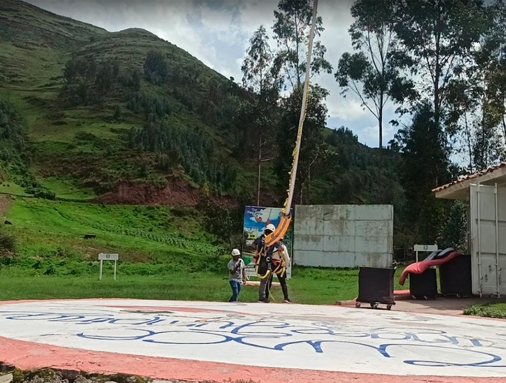 Bungee jumping in Cusco