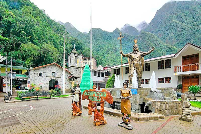 Aguas Calientes square