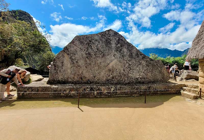 Machu Picchu Roca Sagrada