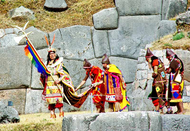 Inti Raymi Entourage 