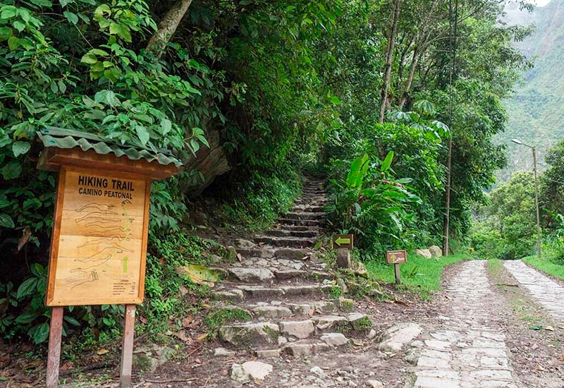 Beginning of access on foot to Machu Picchu 