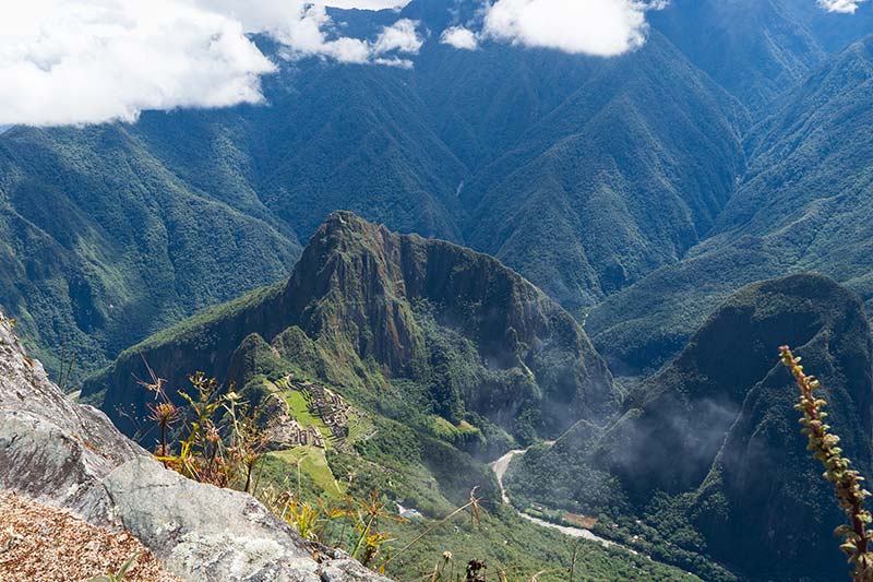 Vista completa del la ciudadela Inca de Machu Picchu